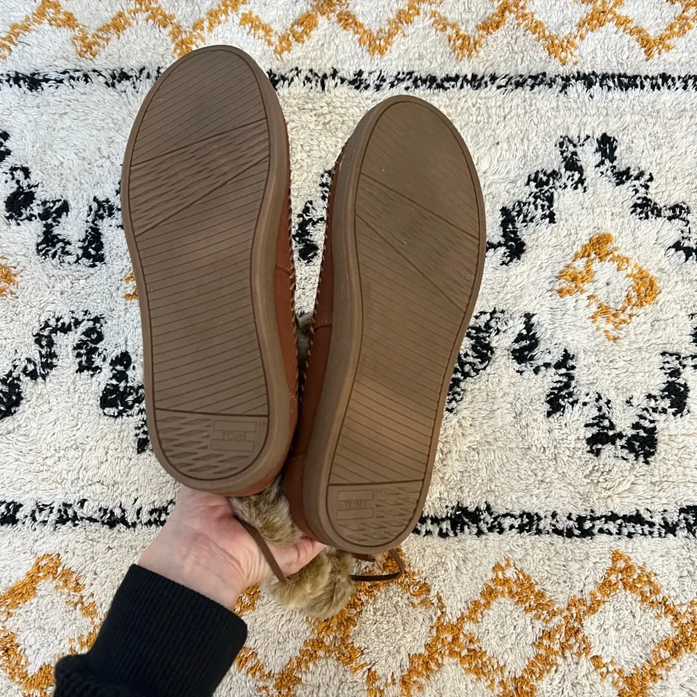 Toms Tan Suede Faux Fur Cuff Winter Boots